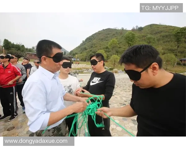 亨托足球：探索这项运动的魅力与发展历程，感受激情与团队精神的完美结合